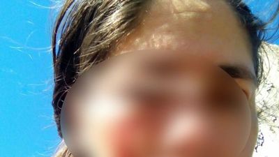 Le rompió la cara con el celular a su concubina porque miró su WhatsApp