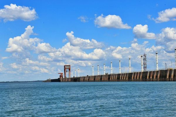 Pese a la bajante histórica del río Paraná, Itaipú asegura que garantiza la producción de energía - Nacionales - ABC Color