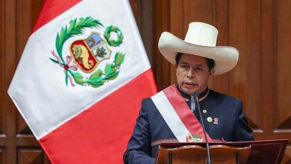 Pedro Castillo asume la presidencia de Perú