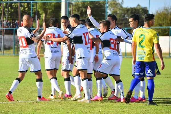 Olimpia pasa goleando a la segunda fase - Fútbol - ABC Color