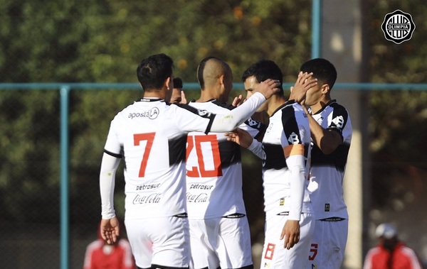 Olimpia impone su jerarquía y golea a Deportivo Primavera