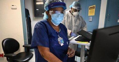 La Nación / Nueva York ordena vacunación de trabajadores de la salud