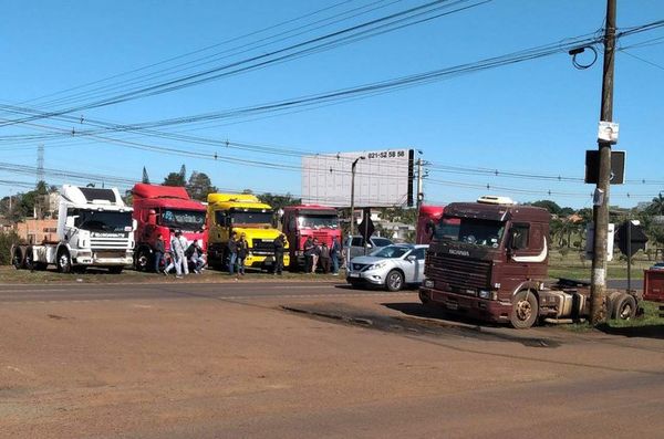 Camioneros de Alto Paraná paran sus actividades, pero sin bloqueo de rutas - ABC en el Este - ABC Color