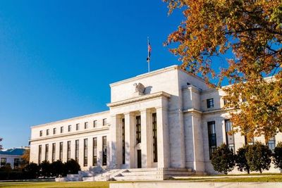 FED mantiene sus tasas de interés y acciones norteamericanas continúan en ascenso - MarketData