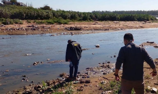 Diario HOY | "Agua rojiza" era vertida al Río Paraguay a través del arroyo Mburicaó, denuncian
