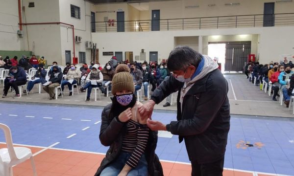 Primera dosis: “Retomaríamos la vacunación masiva en la segunda semana de agosto”