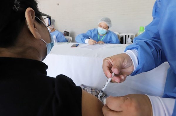 Un total de 46.796 fueron vacunadas este miércoles en Paraguay