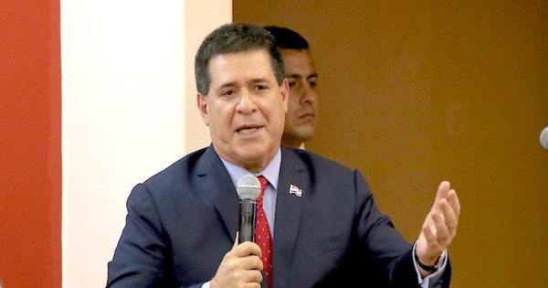 La Nación / Piden a Horacio Cartes ser candidato a la presidencia del Partido Colorado