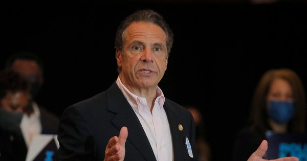 La Nación / Nueva York, vacunación a trabajadores de la salud