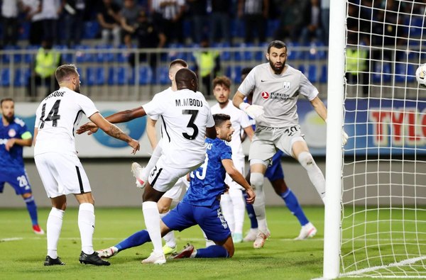 César Meza Colli y el Neftchi Bakú quedan eliminados de la Champions