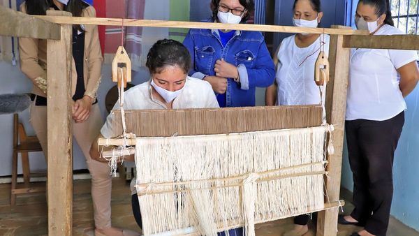 Escuela trabaja para recuperar la técnica del  auténtico ao po’i