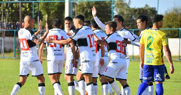 La Nación / Olimpia y sus estrellas golearon