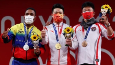 Shi Zhiyong, oro en -73kg con récord mundial | El Independiente
