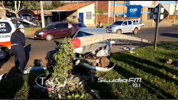 ACCIDENTE VIAL EN QUITERIA: CONDUCTORA IMPACTÓ CONTRA COLUMNA