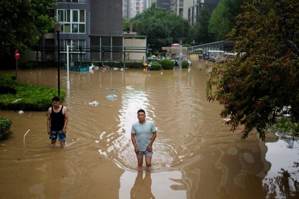 Dos semanas después de las inundaciones, China anunció que las muertes se elevaron a 99 | .::Agencia IP::.
