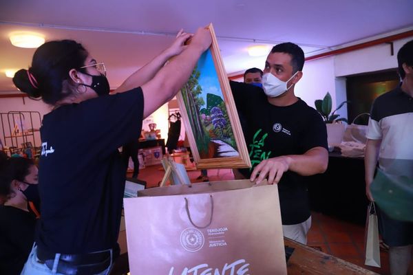 Asistí a la feria artesanal de regalos creados por mujeres privadas de libertad