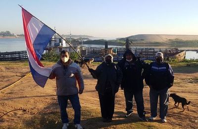 Pescadores de Remanso insisten en pago de subsidio por afectación de refulado - Nacionales - ABC Color