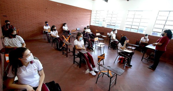 La Nación / Ministro de Educación: “Es necesario que los chicos estén dentro de las aulas”