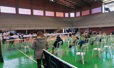 Vacunatorios casi vacíos para recibir segunda dosis