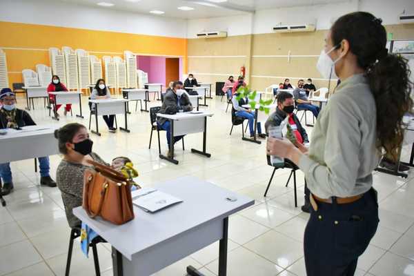 Emprendedores de Salto del Guairá fueron capacitados en manejo de plantas medicinales | .::Agencia IP::.