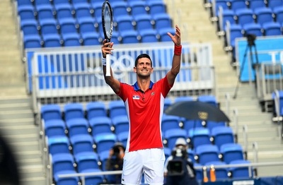 Novak Djokovic avanza a paso firme hacia su ansiado oro olímpico