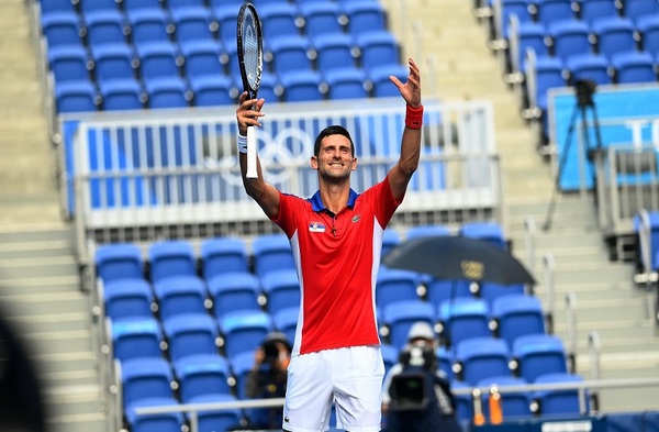 Novak Djokovic avanza a paso firme hacia su ansiado oro olímpico