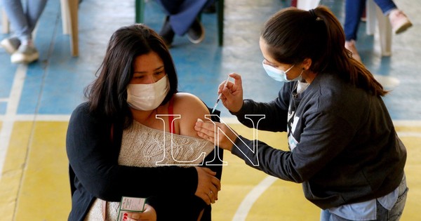 La Nación / Paraguay suma casi 300 mil personas con segundas dosis contra el COVID-19