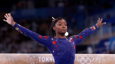 Simone Biles hace podio al sensibilizar sobre salud mental