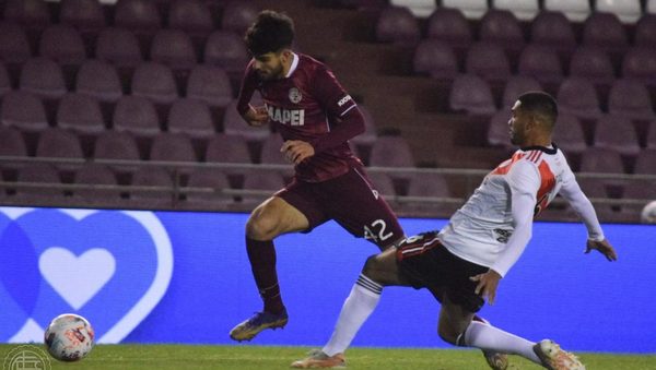 River Plate de Héctor Martínez golea a Lanús, que tuvo a Jorge Morel