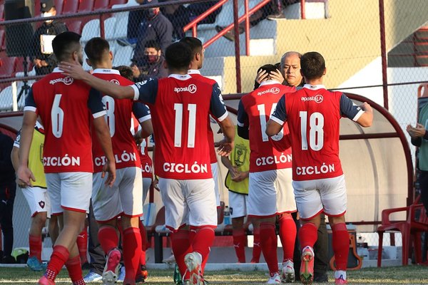 Los juveniles de Cerro le regalan una revitalizadora victoria a 'Chiqui'