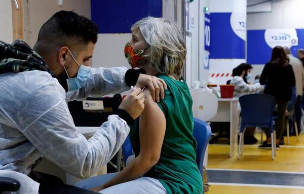 Israel suministrará tercera dosis de Pfizer a mayores de 60 años