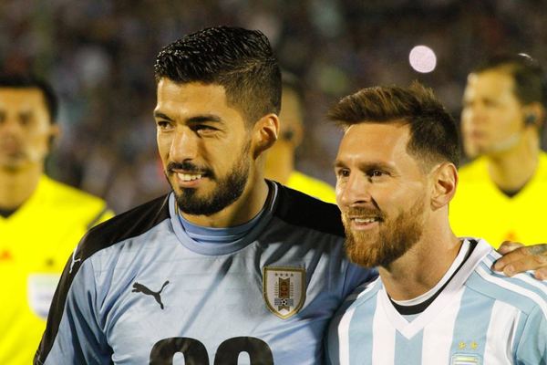 Mirá el reencuentro de Messi con Suárez antes de definir su futuro en el Barça