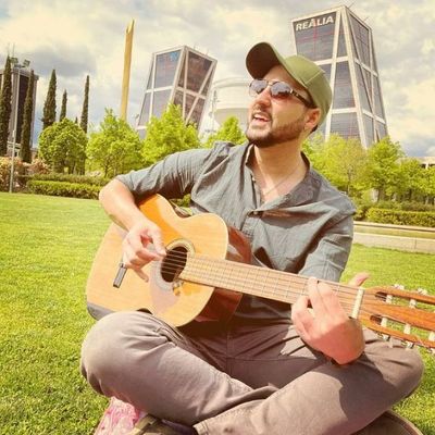 Alessandro Galas presenta: “Te extraño”