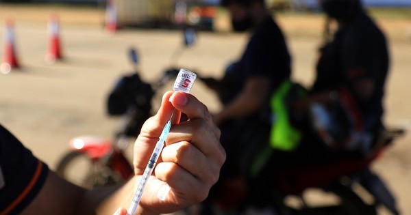 La Nación / “Estamos por debajo del 30 por ciento de la población inmunizada”