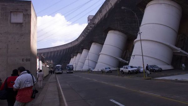Tarifa de Itaipú bajaría 25% en 2022, estima asesor de ANDE