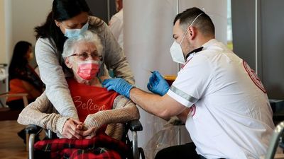 Israel aprueba tercera dosis de vacuna para mayores de 60 años