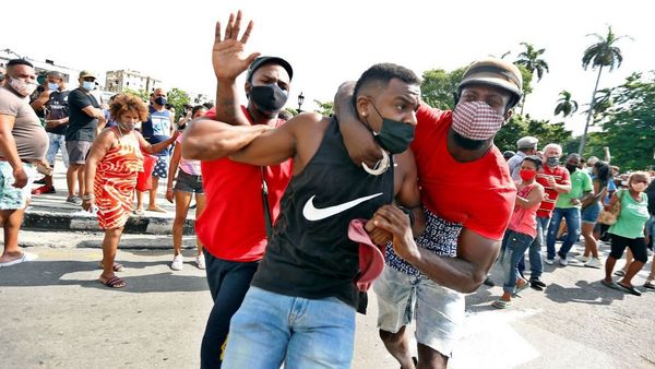 UE reclama a Cuba que libere a manifestantes detenidos
