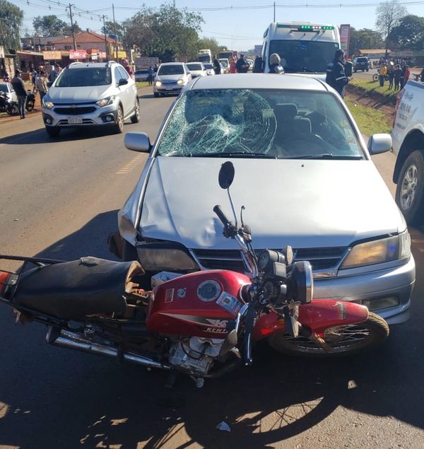 Joven motociclista muere al ser atropellado por un automóvil - La Clave