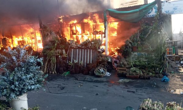 Se incendió el Paseo de los Yuyos del Mercado 4, a causa de un cortocircuito