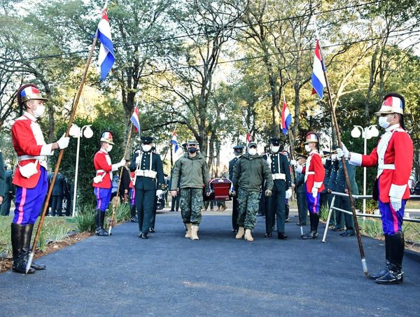 Abdo con familiares de militares asesinados, y ascenso póstumo a los mismos - ADN Digital
