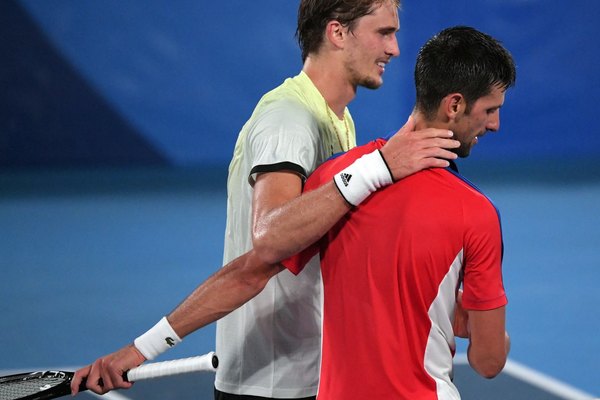 Zverev deja a Djokovic sin 'Golden Slam' y peleará por el oro con Khachanov