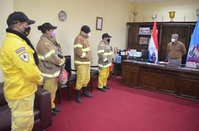Gobernación de Guairá brinda apoyo a Bomberos Voluntarios - Noticiero Paraguay