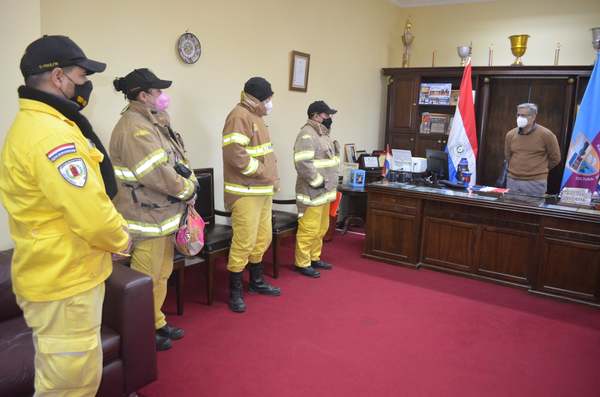Gobernación de Guairá brinda apoyo a Bomberos Voluntarios - Noticiero Paraguay