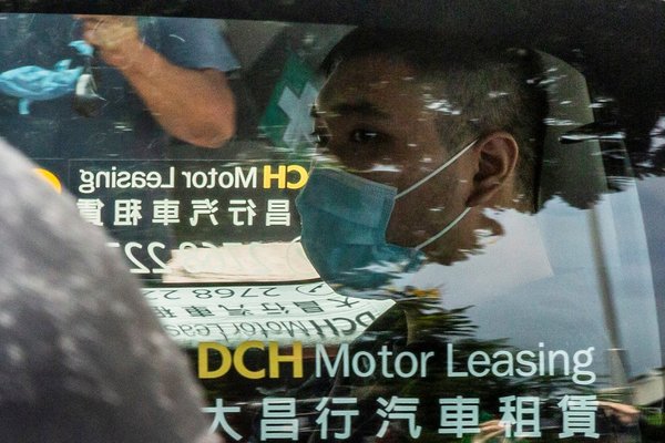 Ley de seguridad que China impuso en Hong Kong: Nueve años de prisión a joven que pedía libertad con una pancarta