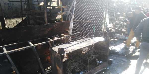 Incendio consumió parte del 'Paseo de los Yuyos' del Mercado 4