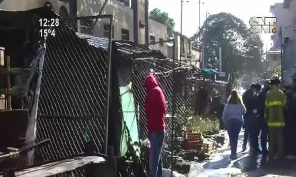 Incendio en el popular Paseo de los Yuyos del Mercado 4 - SNT