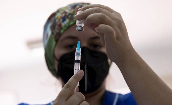 Diario HOY | El 80 % de la población objetivo de Chile ya está vacunada contra el COVID-19