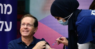 La Nación / Presidente de Israel recibió una tercera dosis de vacuna anti-COVID