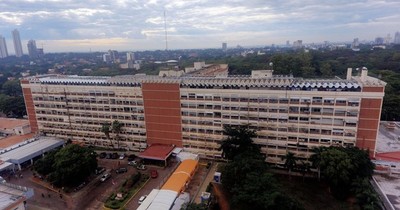 La Nación / Paciente con diálisis en el IPS central urge 16 donantes de sangre