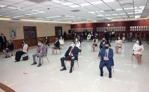 Juramentos sin invitados por protocolo - Judiciales.net